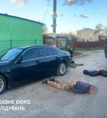 Обікрали військовозобов&#039;язаних, які намагалися виїхати за кордон: на Львівщині судитимуть п&#039;ятьох чоловіків