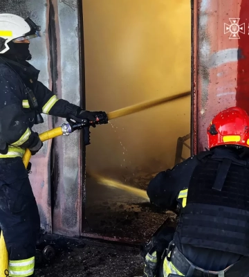 Намагалась загасити займання сухої трави: на Дніпропетровщині жінка отримала опіки