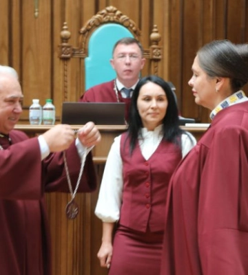 Алла Олійник склала присягу та набула повноважень судді Конституційного Суду України, фото Алла Олійник склала присягу та набула повноважень судді Конституційного Суду України, фото