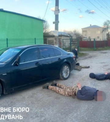 На «Шляху» до Європи — судитимуть шахраїв зі схеми виїзду за кордон, що переодягалися у форму ТЦК