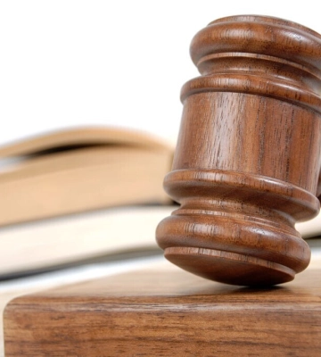 Суд в Одесі не відправив за ґрати підпалювача авто військового