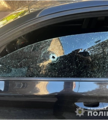 У Кривому Розі двох молодиків обстріляли та поранили в автомобілі - злочинців шукають