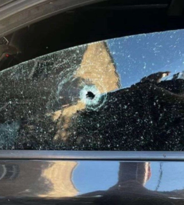 У Кривому Розі двох молодиків обстріляли та поранили в автомобілі - злочинців шукають