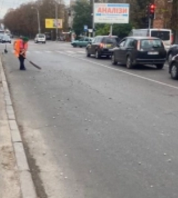 У Рівному оштрафували водія вантажівки, з кузова якої сипався щебінь