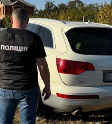 У Полтаві керівник благодійного фонду продав гуманітарних авто на понад 35 млн грн