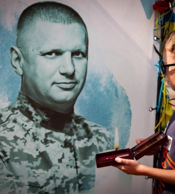 Загинув у бою у Запорізькій області: дружині і сину Героя з Волині вручили його посмертну нагороду