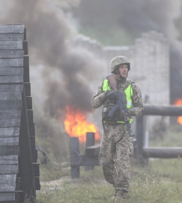 На Кіровоградщині інструктор на полігоні побив курсанта прикладом автомата — ДБР