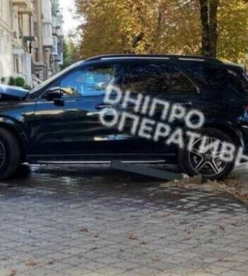 У Дніпрі водійка збила чоловіка на тротуарі: постраждалий помер у лікарні