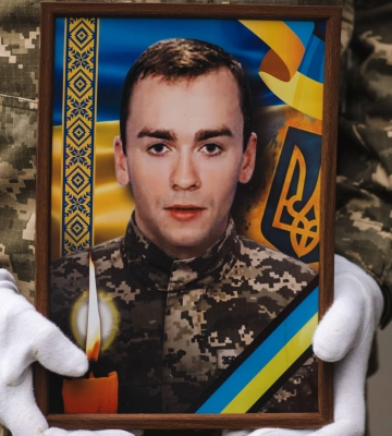 В Ужгороді сьогодні попрощалися із солдатом, стрільцем-помічником гранатометника Міланом Романчаком.