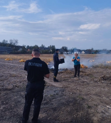 На Рівненщині оштрафували двох людей, які палили зілля після збору картоплі