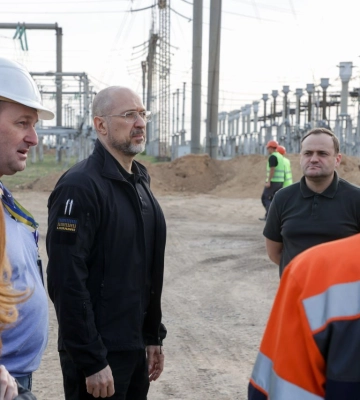 Росіяни здійснили масовану атаку на українську енергетику: Шмигаль розповів деталі