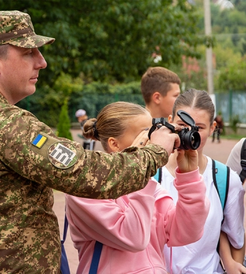 Закарпатські гвардійці і місцеві волонтери провели школярам уроки мужності