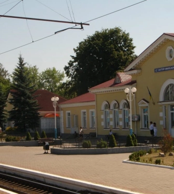 Внаслідок атаки на вокзал на Сумщині поранено трьох залізничників