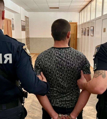 Пограбував чоловіка на вокзалі Дніпра та переховувався на Полтавщині: затримано 24-річного нападника