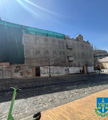 Прокуратура через суд вимагає зберегти будівлю на Андріївському узвозі
