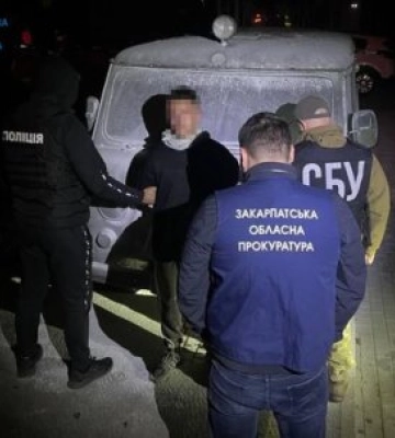 В Ужгороді затримали чоловіка, який на замовлення підпалював автомобілі військових і волонтерів