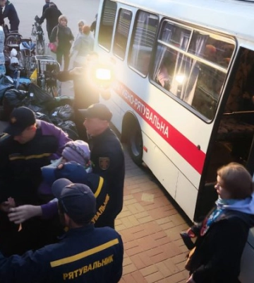 Із Сум евакуйовують підопічних геріатричного пансіонату, який обстріляла Росія