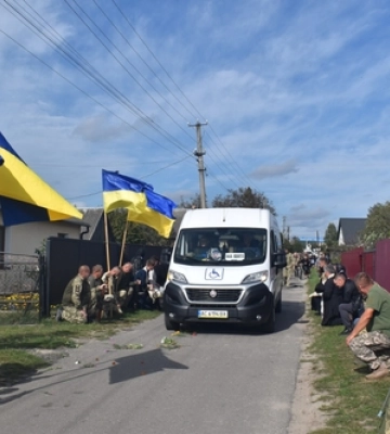 «На щиті» Героя привіз брат: на Волині попрощалися з воїном Віктором Гудьком 