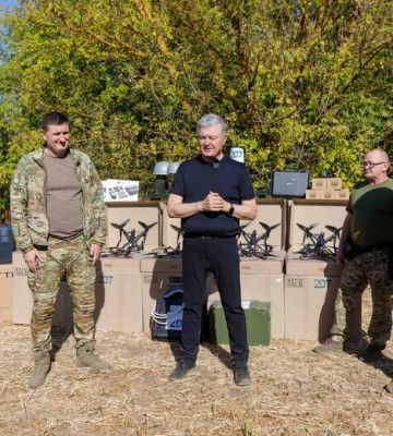 На Сумщині українські воїни отримали техніку від Петра Порошенка 
