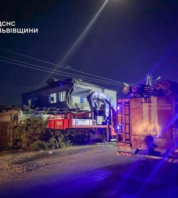 На Львівщині ППО збила ворожий дрон, уламки спричинили пожежу