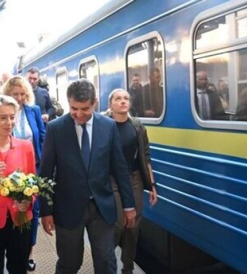 До Києва прибула Урсула фон дер Ляєн