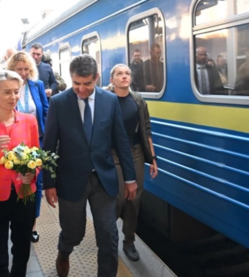 До Києва прибула Урсула фон дер Ляєн