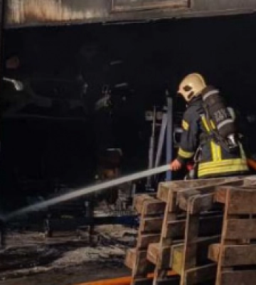 На вул. Зеленій горів автосервіс: госпіталізовано працівника