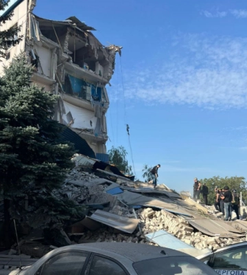 Прямое попадание в здание полиции в Кривом Роге: есть пострадавшие, под завалами могут быть люди
