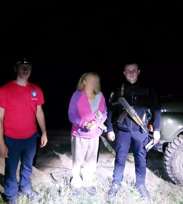 Рятувальники з двох областей допомогли туристці в горах