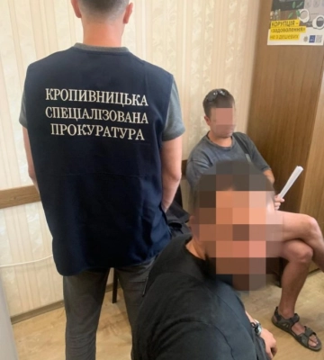 500 доларів за закриття провадження: У Кропивницькому військового підозрюють у наданні хабара офіцеру поліції