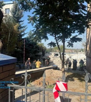 У Кривому Розі під завалами знайшли тіло жінки після атаки рф