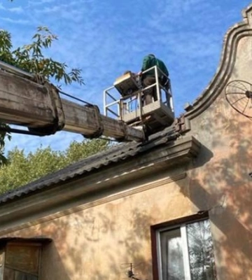 У Дніпрі внаслідок нічного ракетного удару було пошкоджено близько 60 вікон у будинках та гуртожитках