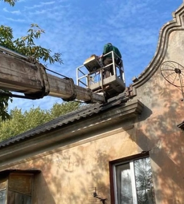 У Дніпрі через нічний ракетний обстріл пошкоджено близько 60 вікон у 14 будинках та 2 гуртожитках комунальної власності