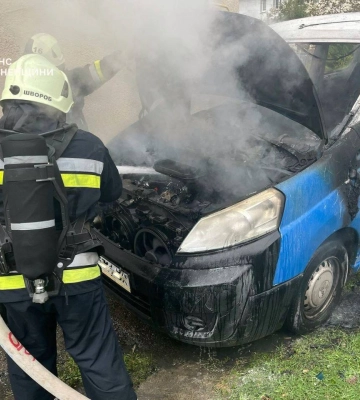 У селі на Рівненщині горів мінівен