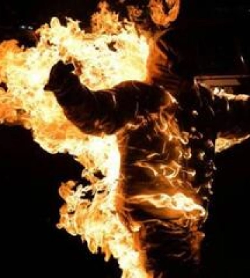 У Полтавській ОВА чоловік скоїв самопідпал
