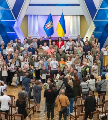 У Києві учасники бойових дій і родини загиблих воїнів отримали 67 сертифікатів на квартири