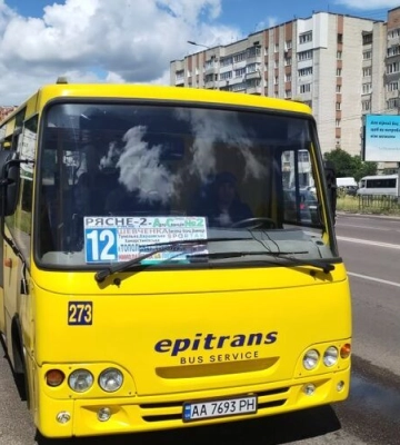 У Львові під час сварки водій тролейбуса розбив скло автобуса № 46 (ВІДЕО)