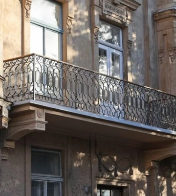 У Львові відреставрували балкон 100-літнього будинку. Фото до та після