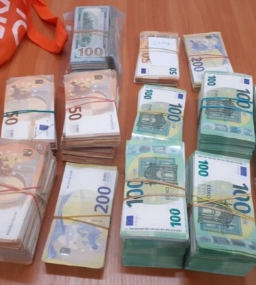 На польській митниці затримано українку, яка перевозила рекордну суму готівки 