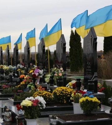 На Тернопільщині чоловік понівечив могили військових. Поліція повідомила про його затримання