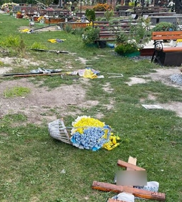 На Тернопільщині чоловік понівечив могили військових. Поліція повідомила про його затримання