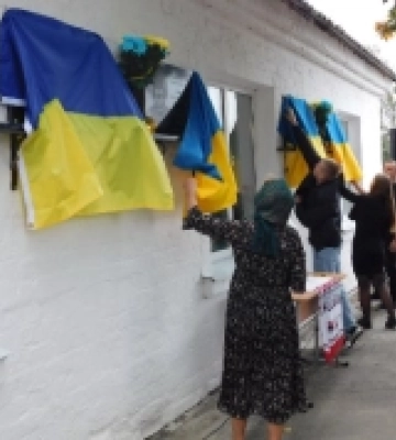 У гімназії на Рівненщині вшанували пам′ять про чотирьох загиблих захисників-випускників
