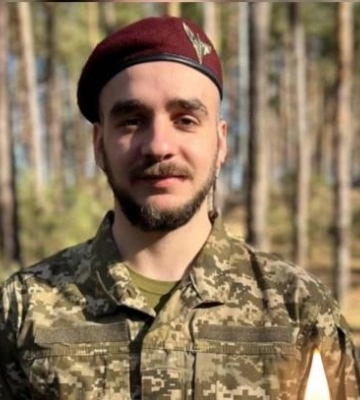 У селищі на Рівненщині попрощаються з молодим бійцем, який поліг на Донеччині