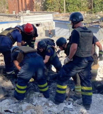 Удар по Кривому Рогу: під завалами адмінбудівлі знайшли тіло ще одного загиблого