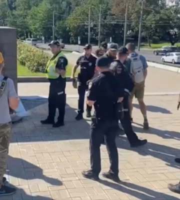 В Одесі демонтувати другий барельєф ордена Леніна та медалі "Золота зірка" з площі 10 квітня