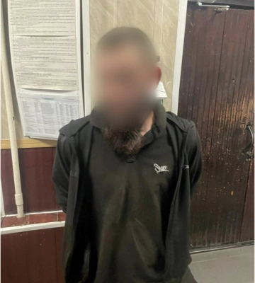 У Первомайську чоловік погрожував людям на парковці, що кине в них гранату