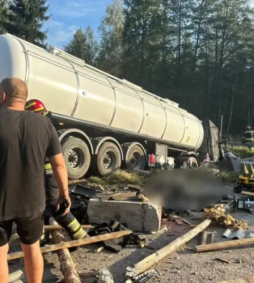 На Рівненщині автоцистерна врізалась у блокпост: загинув поліцейський 