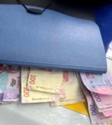 У Рівному жінка крала гроші з магазину
