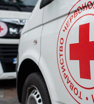У Харківській області росіяни атакували дроном автівку Червоного Хреста