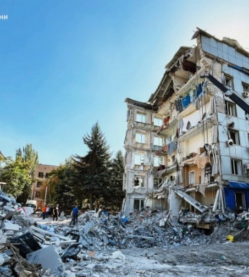 У Кривому Розі завершили розбір завалів будівлі, яку знищила російська ракета